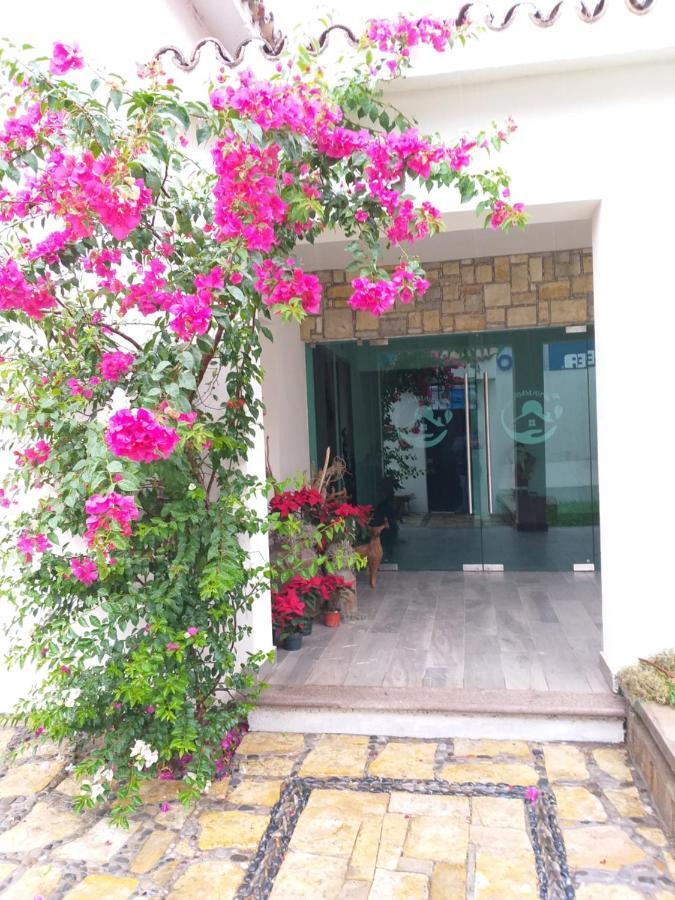 シウダー・バージェス Casa Ammahアパートホテル エクステリア 写真